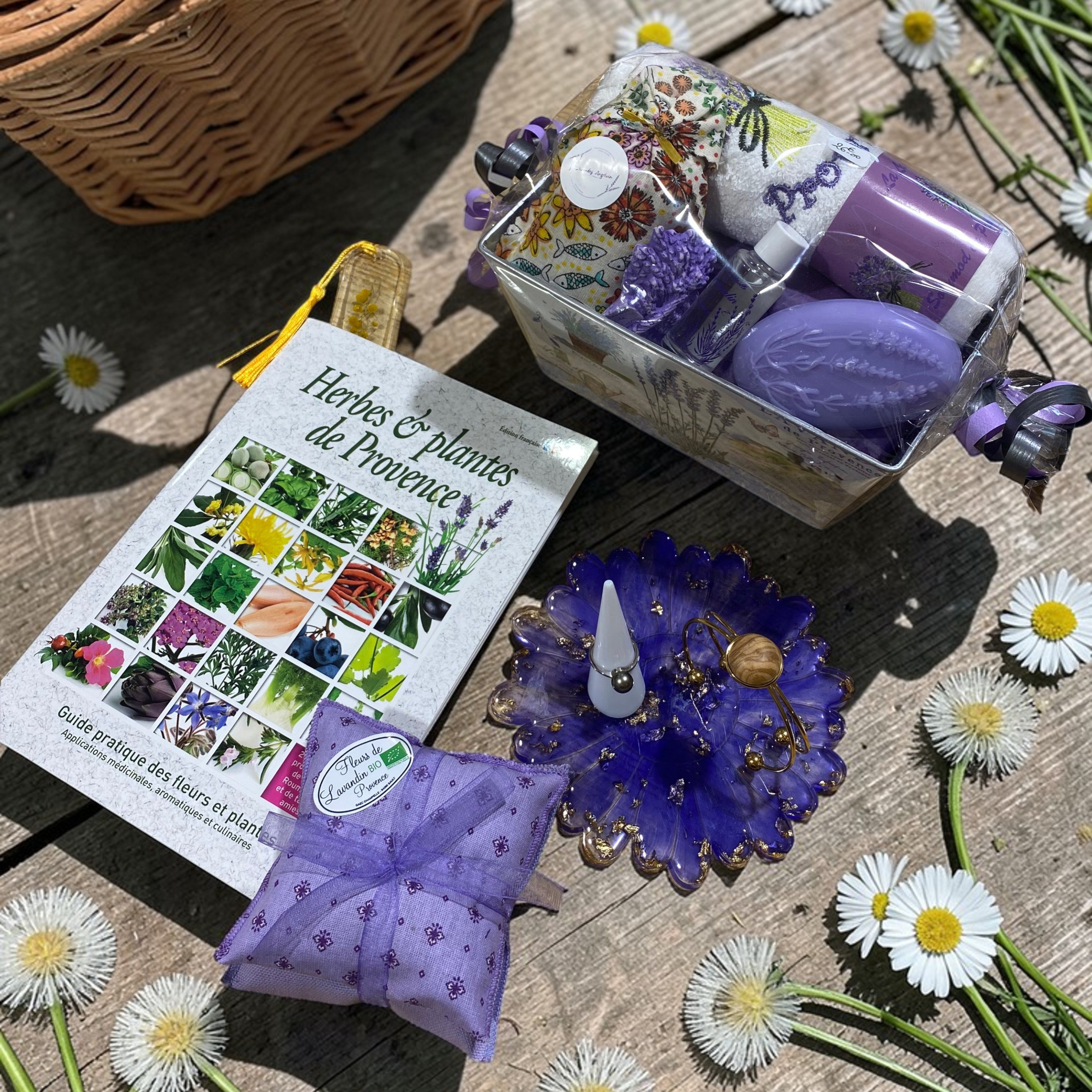 R&eacute;sine - Artisanat - Offrir - Cadeaux - Bijoux - Lavande - Violet